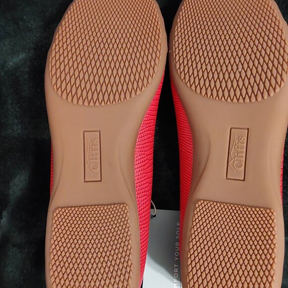 RED CLIFFS FLAT COMFORT SHOE, NEW WITH TAGS - Picture 10 of 16